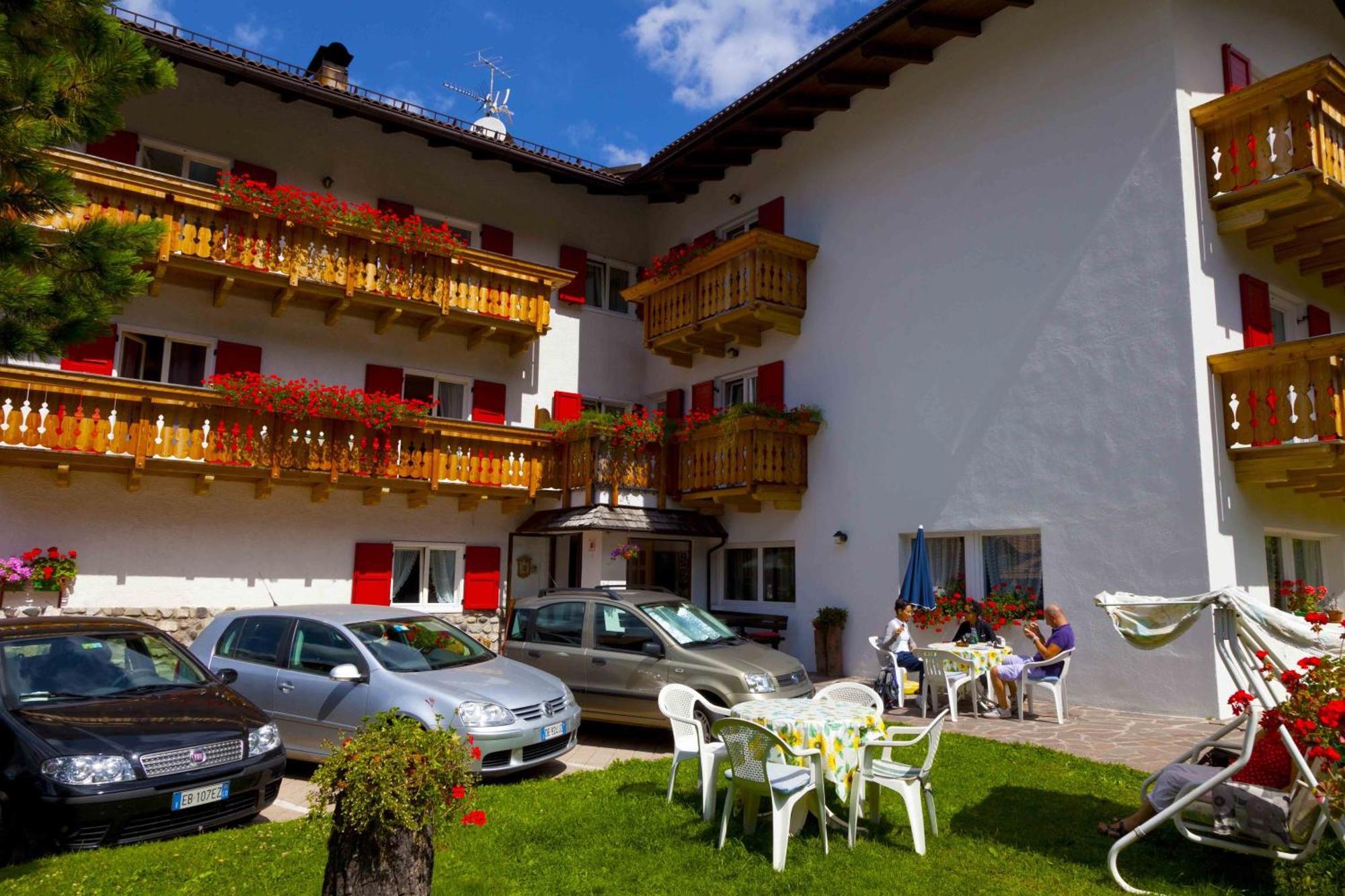 Garni Tyrolia Hotel Campitello di Fassa Exterior photo