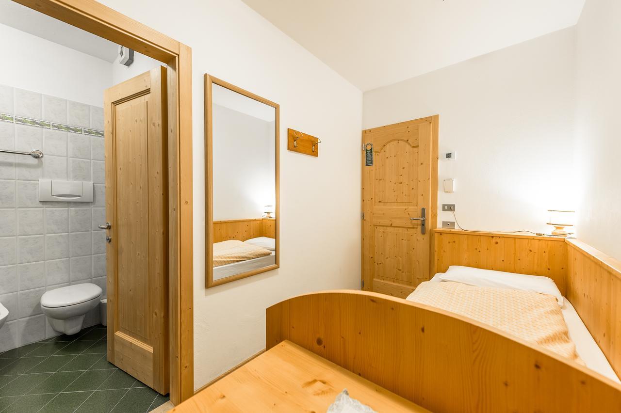 Garni Tyrolia Hotel Campitello di Fassa Exterior photo