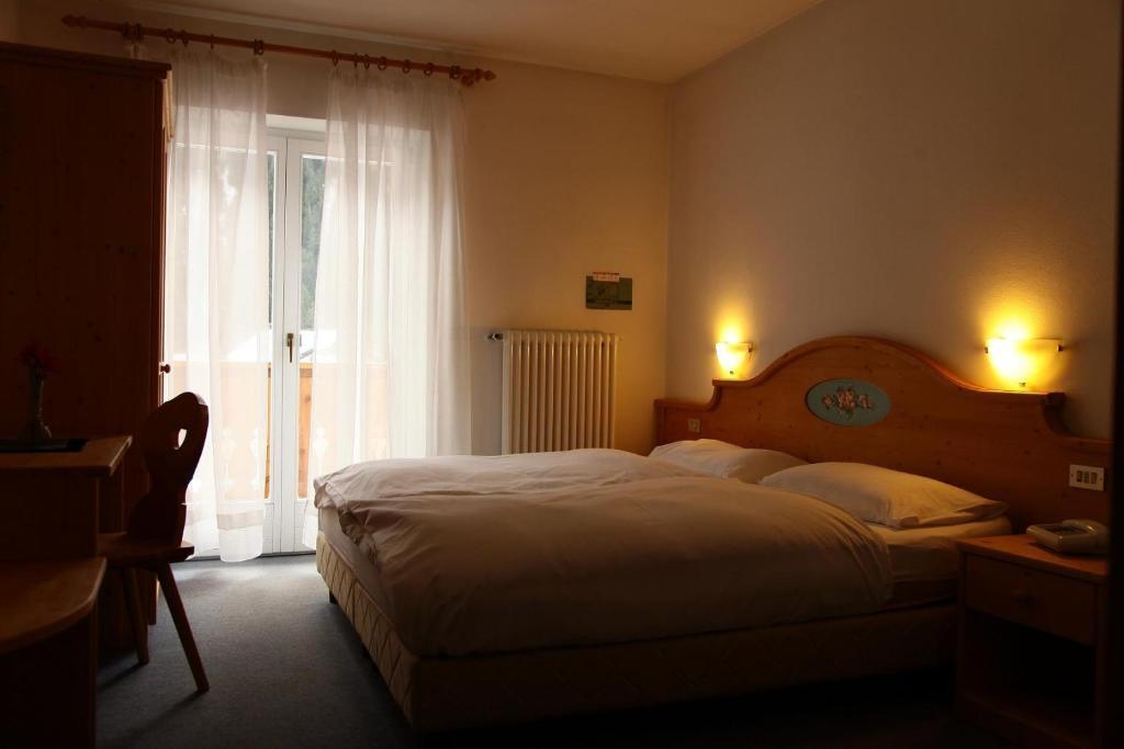 Garni Tyrolia Hotel Campitello di Fassa Room photo